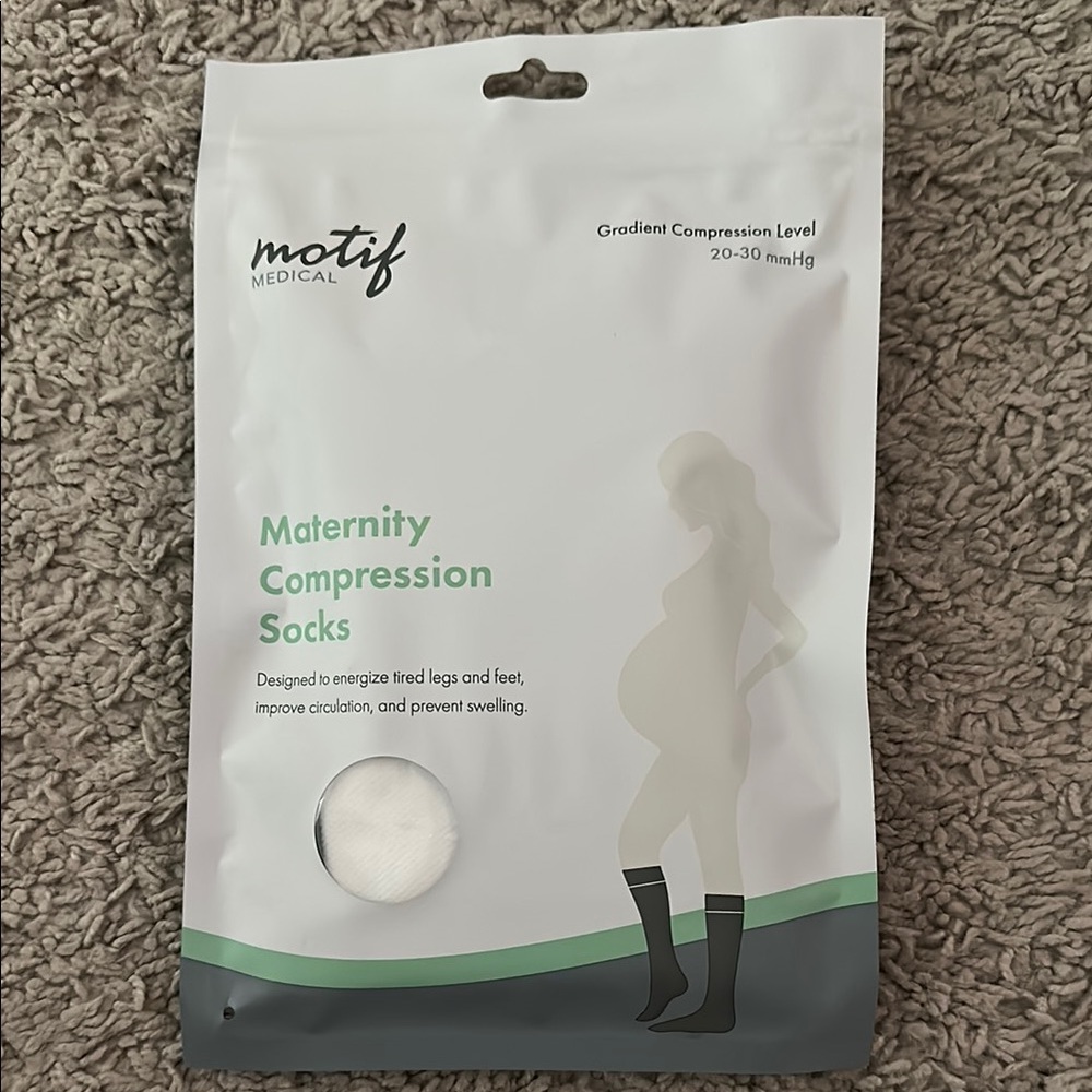 Motif Medical Maternity Compression Socks - White